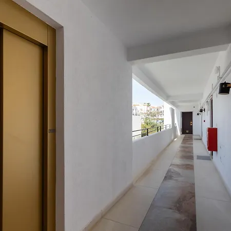 Magna Oura فندق 3*