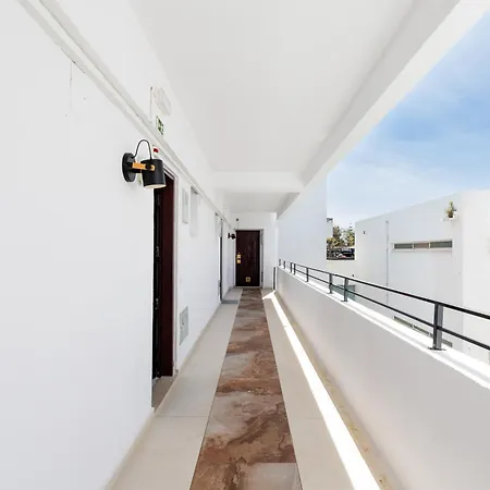 Magna Oura فندق