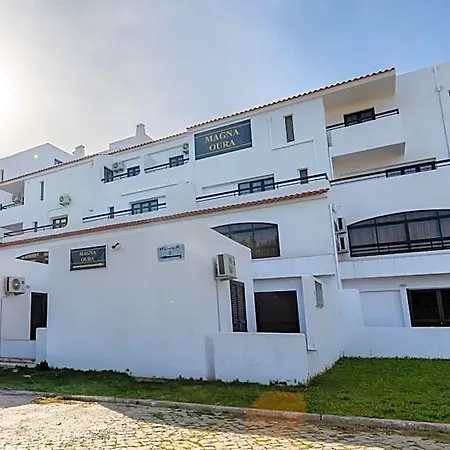 Magna Oura فندق