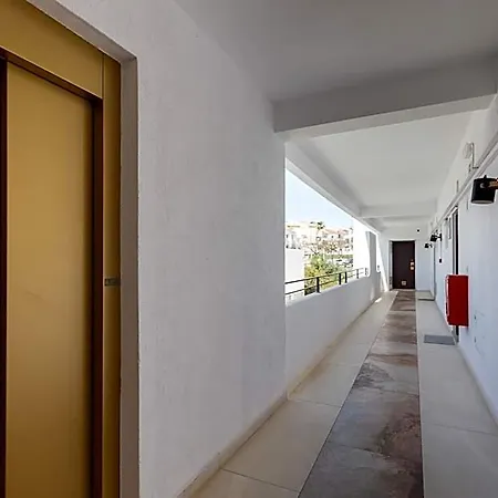 Magna Oura فندق 3*